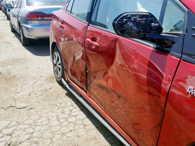 JTDKARFP9H3052168 - 2017 TOYOTA PRIUS PRIM 红色 照片 9