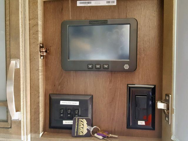 4YDF31223K4702313 - 2019 KEYSTONE MONTANA TAN photo 8