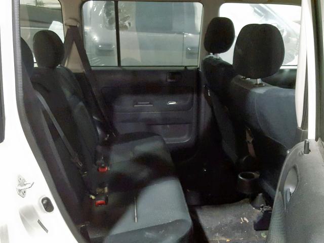 JTLKT334864105035 - 2006 TOYOTA SCION XB WHITE photo 6