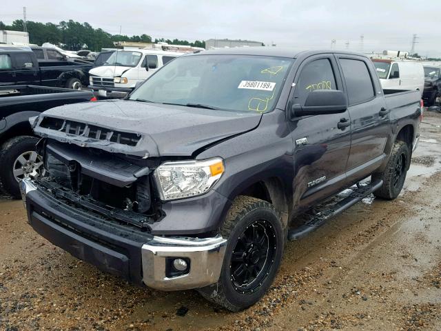 5TFDW5F15FX470683 - 2015 TOYOTA TUNDRA CRE GRAY photo 2