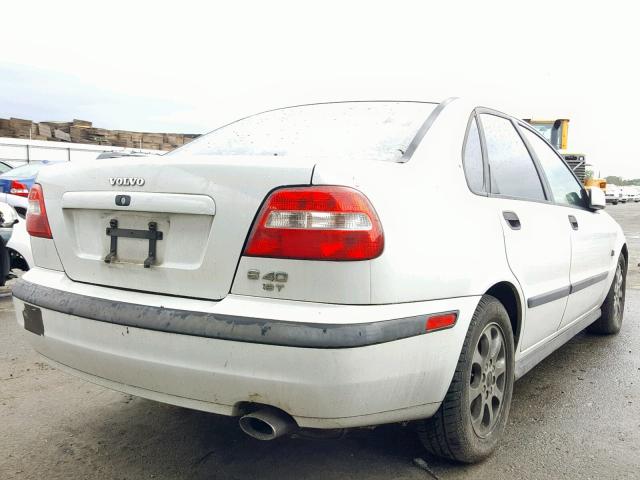 YV1VS295X2F859987 - 2002 VOLVO S40 1.9T WHITE photo 4