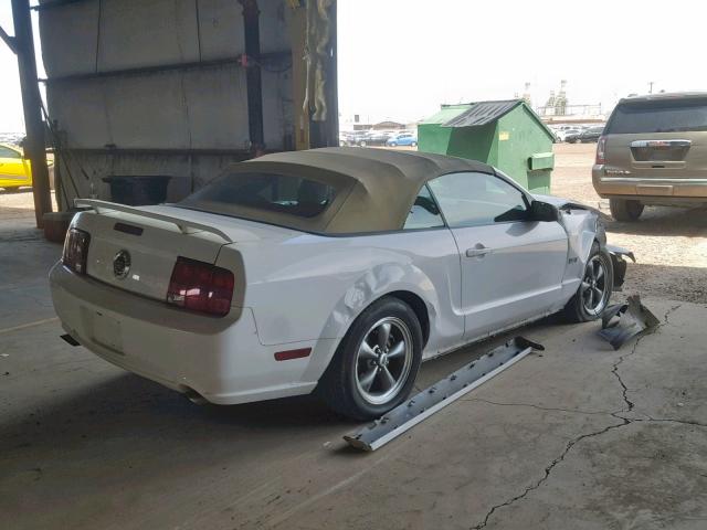 1ZVHT85H265155858 - 2006 FORD MUSTANG GT WHITE photo 4