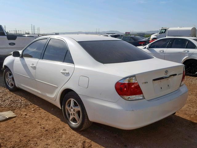 4T1BE30KX5U411530 - 2005 TOYOTA CAMRY LE WHITE photo 3