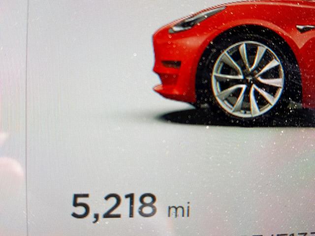 5YJ3E1EB7JF133548 - 2018 TESLA MODEL 3 RED photo 8