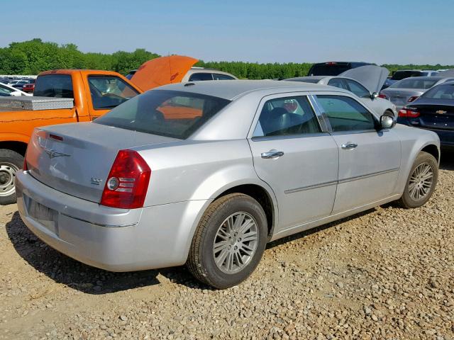 2C3CA5CV4AH263088 - 2010 CHRYSLER 300 TOURIN SILVER photo 4