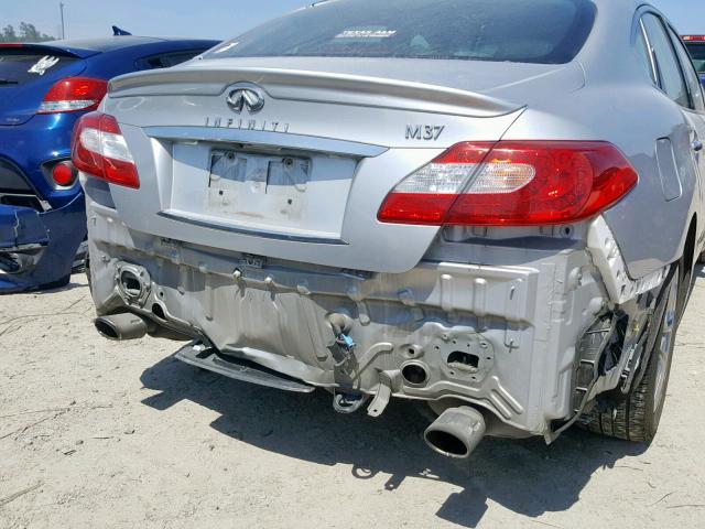 JN1BY1AP0CM330546 - 2012 INFINITI M37 SILVER photo 9