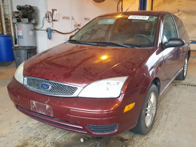 1FAHP31N77W339233 - 2007 FORD FOCUS ZX3 MAROON photo 2