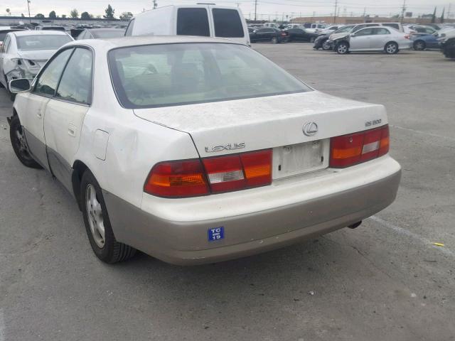 JT8BF28G6W5044129 - 1998 LEXUS ES 300 WHITE photo 3