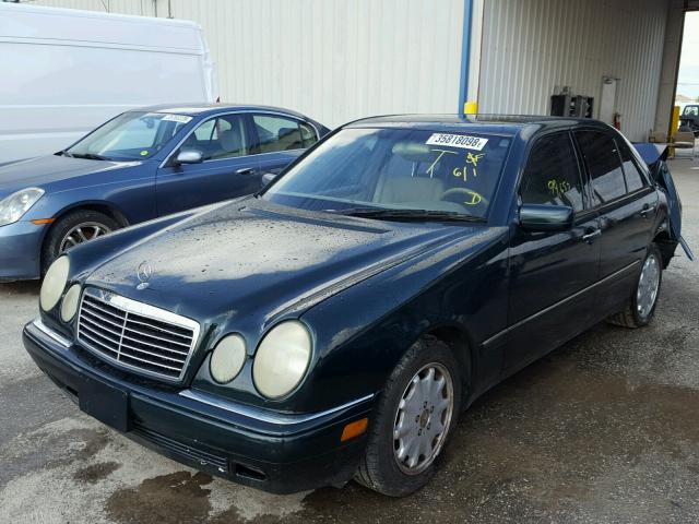 WDBJF65F3WA671098 - 1998 MERCEDES-BENZ E 320 GREEN photo 2