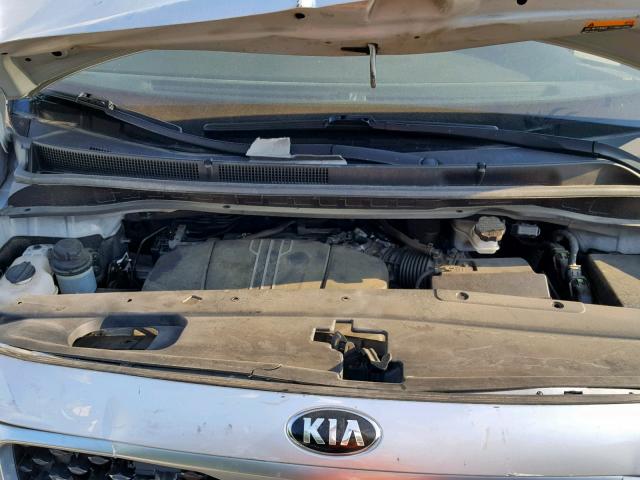 KNDMB5C11G6119017 - 2016 KIA SEDONA LX SILVER photo 7