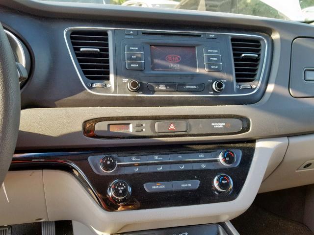 KNDMB5C11G6119017 - 2016 KIA SEDONA LX SILVER photo 9