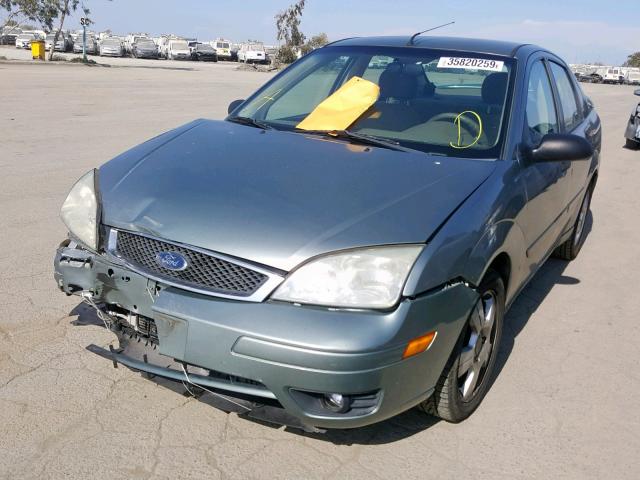 1FAFP34N95W216016 - 2005 FORD FOCUS ZX4 GREEN photo 2