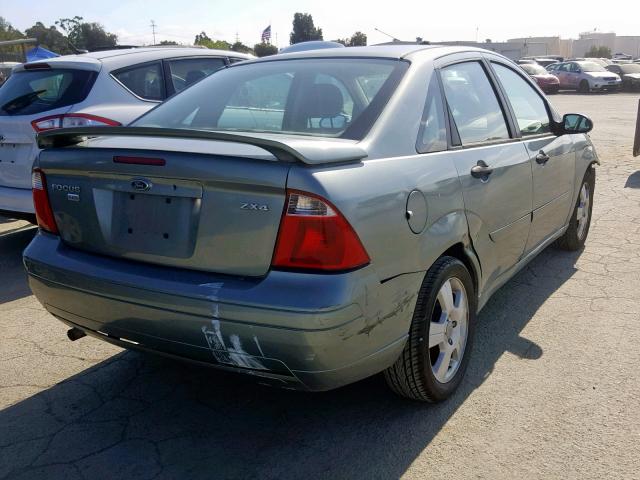 1FAFP34N95W216016 - 2005 FORD FOCUS ZX4 GREEN photo 4