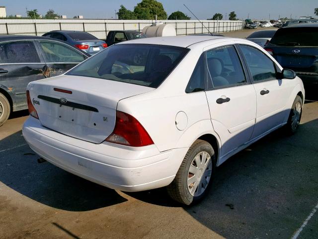 1FAFP34Z04W157276 - 2004 FORD FOCUS SE C WHITE photo 4