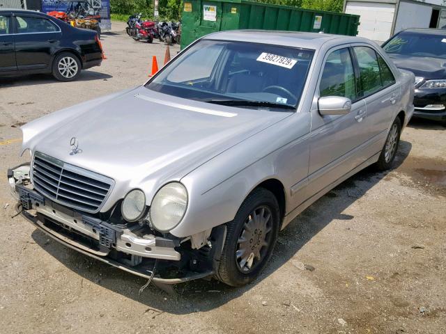 WDBJF65J31B328539 - 2001 MERCEDES-BENZ E 320 SILVER photo 2