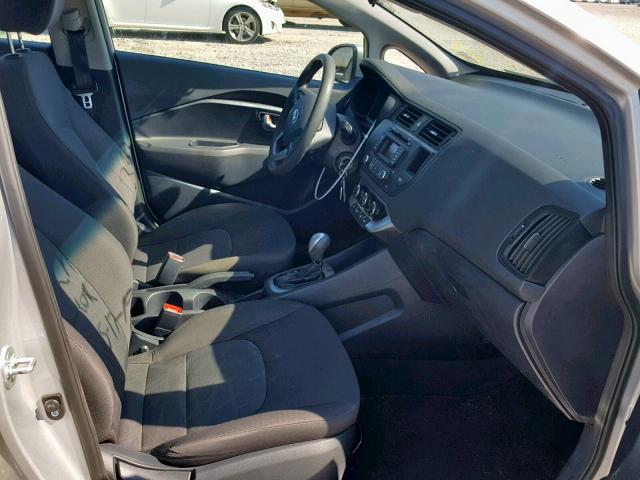 KNADM4A33F6426208 - 2015 KIA RIO LX SILVER photo 5