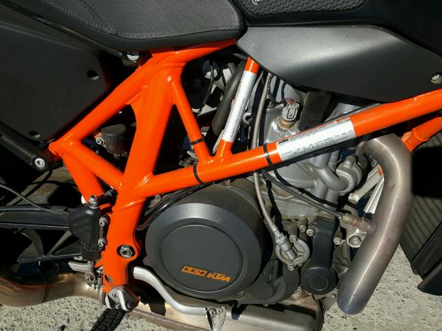 VBKLDT404FM771543 - 2015 KTM 690 DUKE ORANGE photo 7