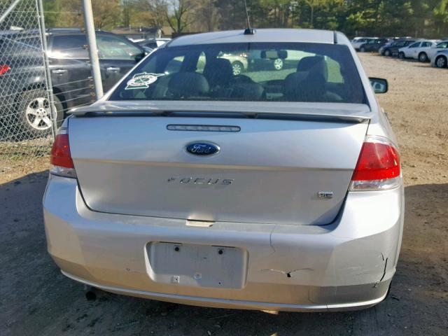 1FAHP3FN0BW166687 - 2011 FORD FOCUS SILVER photo 9