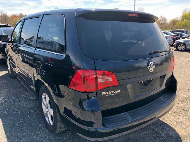 2V4RW3D17AR354203 - 2010 VOLKSWAGEN ROUTAN SE BLACK photo 4