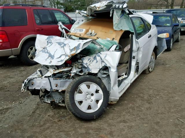 1FAHP34N18W198141 - 2008 FORD FOCUS S/SE WHITE photo 2