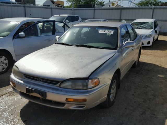 JT2BG12K3T0378559 - 1996 TOYOTA CAMRY DX TAN photo 2