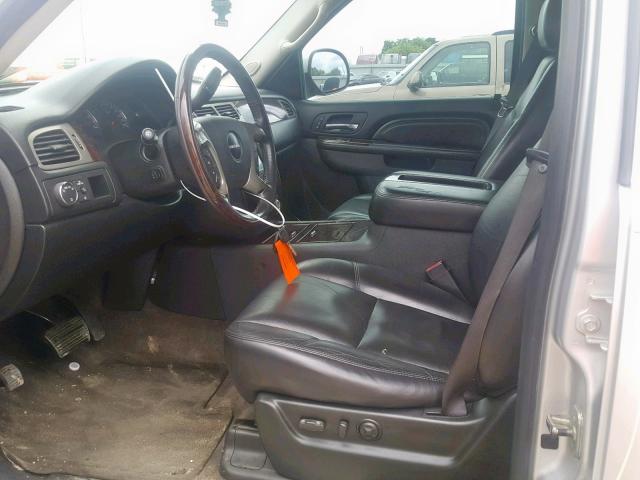 1GKUCEEF8AR180140 - 2010 GMC YUKON DENA SILVER photo 5