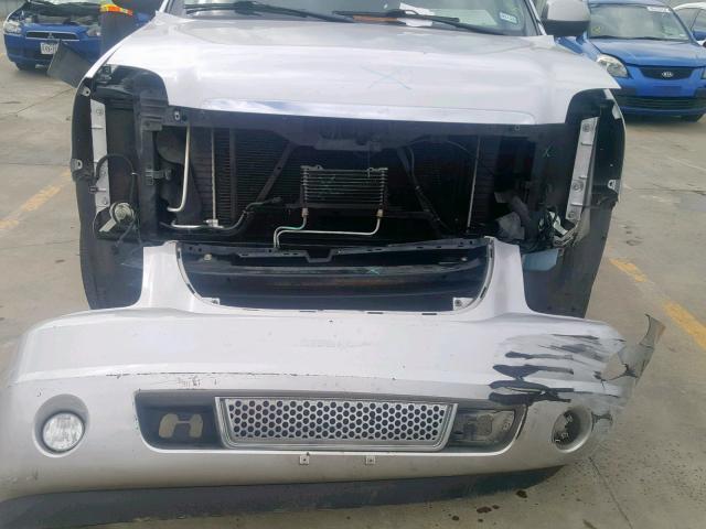 1GKUCEEF8AR180140 - 2010 GMC YUKON DENA SILVER photo 9