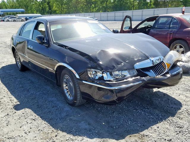 1LNFM83W8WY665652 - 1998 LINCOLN TOWN CAR C BLACK photo 1