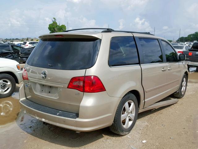 2V8HW34119R548327 - 2009 VOLKSWAGEN ROUTAN SE GOLD photo 4