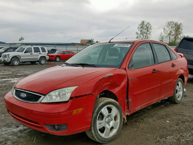 1FAHP34N27W366027 - 2007 FORD FOCUS ZX4 RED photo 2