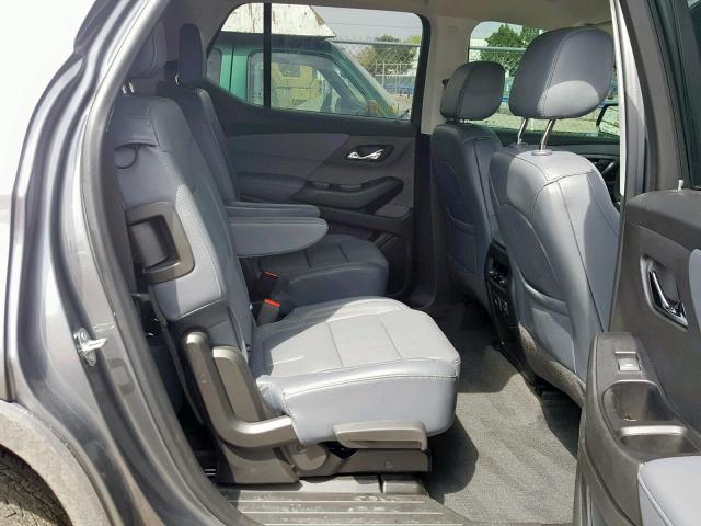 1GNEVJKWXJJ242621 - 2018 CHEVROLET TRAVERSE P GRAY photo 6