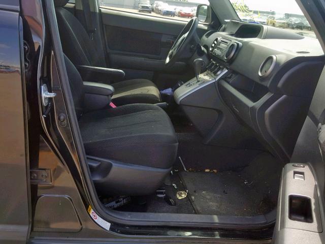 JTLKE50E681055226 - 2008 TOYOTA SCION XB BLACK photo 5