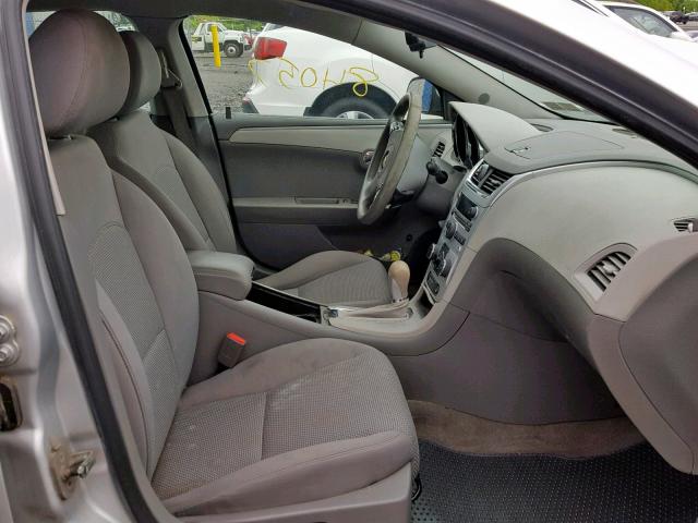 1G1ZC5EB8AF274706 - 2010 CHEVROLET MALIBU 1LT 银色 照片 5
