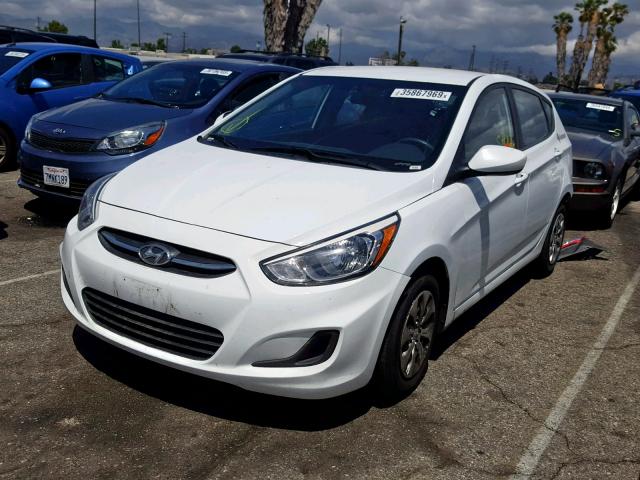 KMHCT5AE0GU284188 - 2016 HYUNDAI ACCENT SE WHITE photo 2