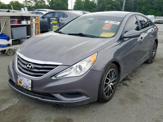 5NPEB4AC4DH572360 - 2013 HYUNDAI SONATA GLS GRAY photo 2