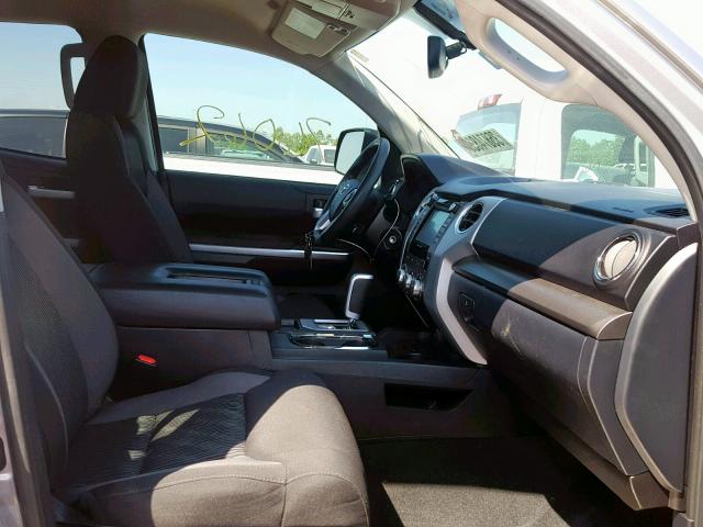 5TFRW5F16GX209019 - 2016 TOYOTA TUNDRA DOU SILVER photo 5
