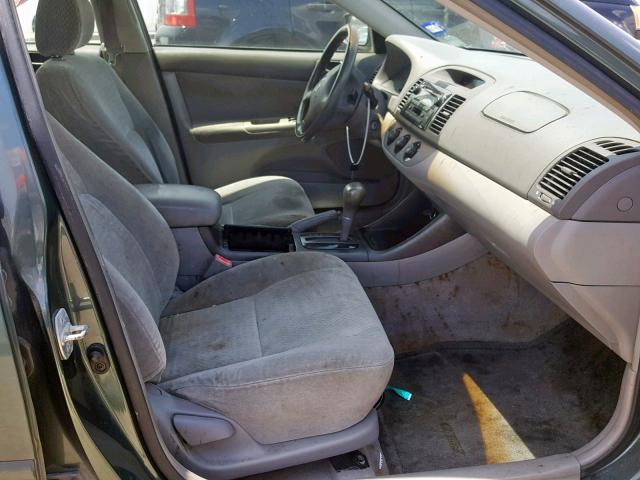 JTDBE32K620056912 - 2002 TOYOTA CAMRY LE GREEN photo 5