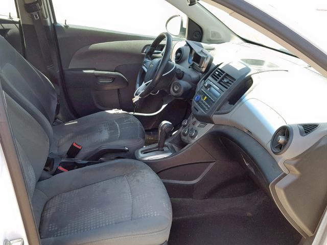 1G1JA6SH3C4111929 - 2012 CHEVROLET SONIC LS WHITE photo 5
