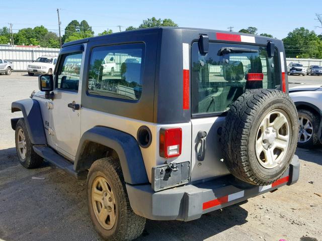 1J4FZ24128L526455 - 2008 JEEP WRANGLER X SILVER photo 3