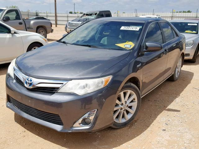 4T1BD1FK8DU070562 - 2013 TOYOTA CAMRY HYBR GRAY photo 2