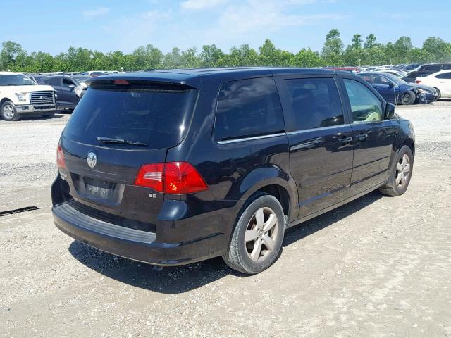 2V4RW3D15AR294972 - 2010 VOLKSWAGEN ROUTAN SE BLACK photo 4