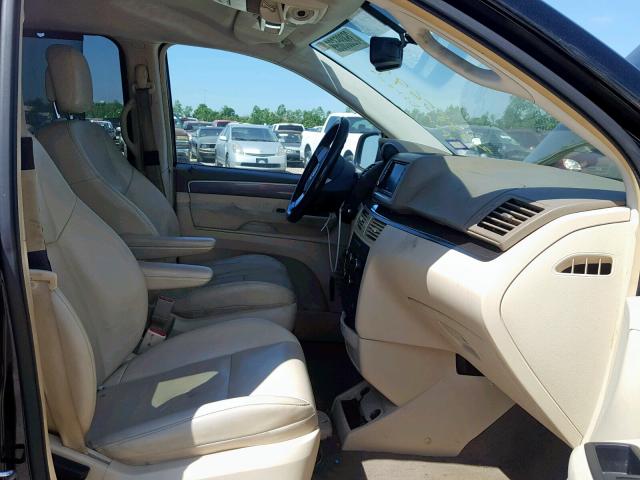 2V4RW3D15AR294972 - 2010 VOLKSWAGEN ROUTAN SE BLACK photo 5