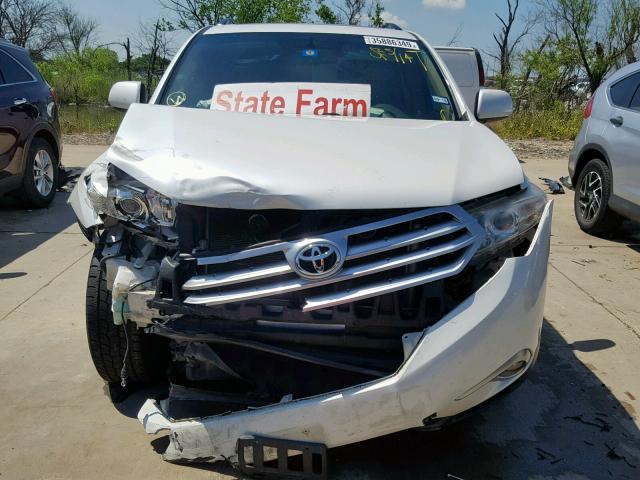 5TDZK3EH0CS053901 - 2012 TOYOTA HIGHLANDER WHITE photo 9