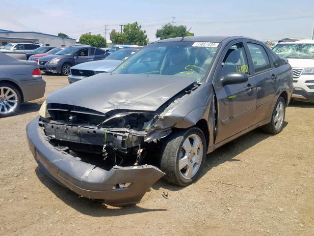 1FAFP34N55W110307 - 2005 FORD FOCUS ZX4 GRAY photo 2