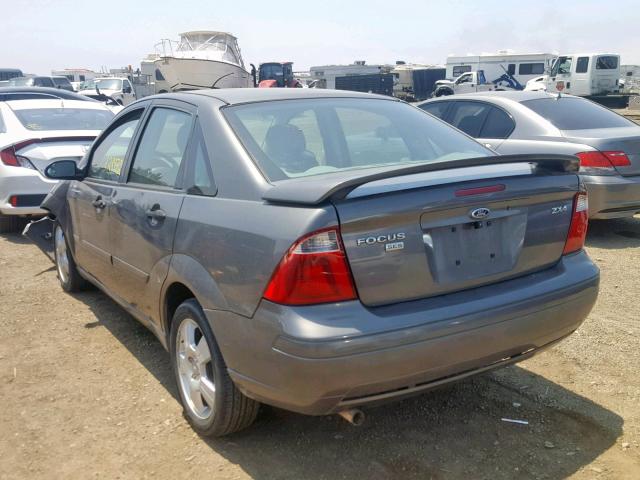 1FAFP34N55W110307 - 2005 FORD FOCUS ZX4 GRAY photo 3