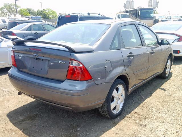 1FAFP34N55W110307 - 2005 FORD FOCUS ZX4 GRAY photo 4