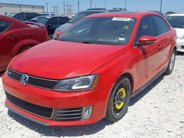 3VW467AJ2DM411996 - 2013 VOLKSWAGEN JETTA GLI RED photo 2