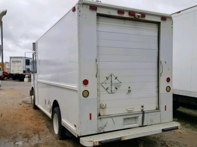 4UZA4FA40YCG41686 - 2000 FREIGHTLINER CHASSIS M WHITE photo 3