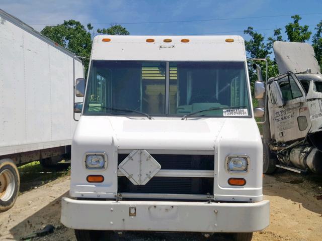 4UZA4FA40YCG41686 - 2000 FREIGHTLINER CHASSIS M WHITE photo 9