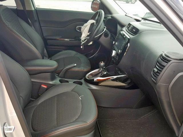 KNDJX3AA2K7647955 - 2019 KIA SOUL ! Gümüş foto 5